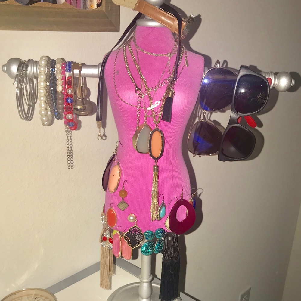 J E W E R L Y doll holder